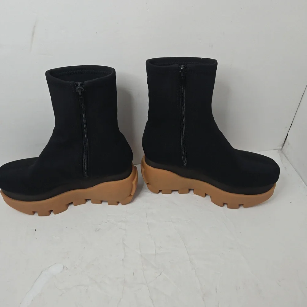 Jeffrey Campbell Women's Black and Tan Boots 6.5M